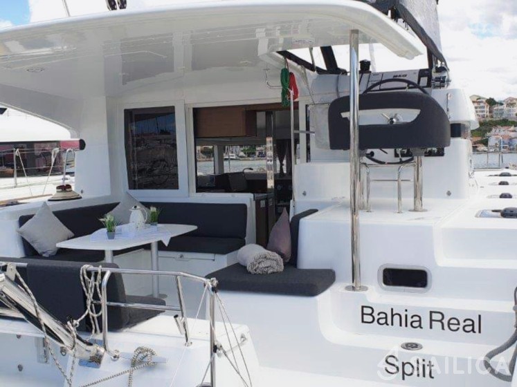 Lagoon 40 - Yacht Charter Sailica