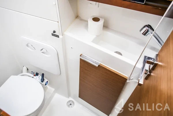 Lagoon 40 - Yacht Charter Sailica