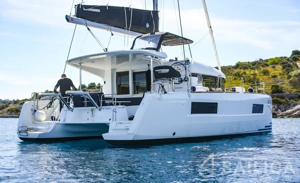 Lagoon 40 - Yacht Charter Sailica