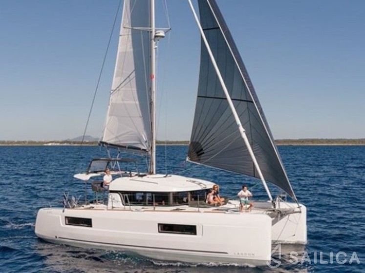 Lagoon 40 - Yacht Charter Sailica