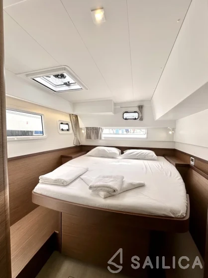Lagoon 42 - Yacht Charter Sailica