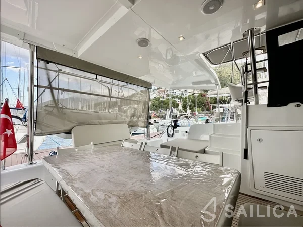 Lagoon 42 - Yacht Charter Sailica