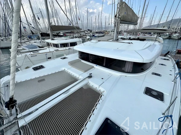 Lagoon 42 - Yacht Charter Sailica