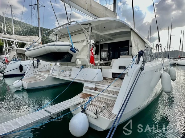 Lagoon 42 - Yacht Charter Sailica