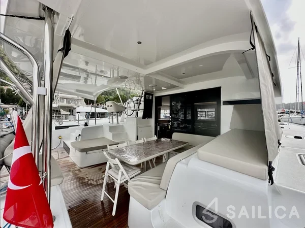 Lagoon 42 - Yacht Charter Sailica
