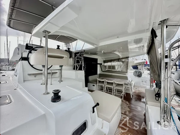 Lagoon 42 - Yacht Charter Sailica