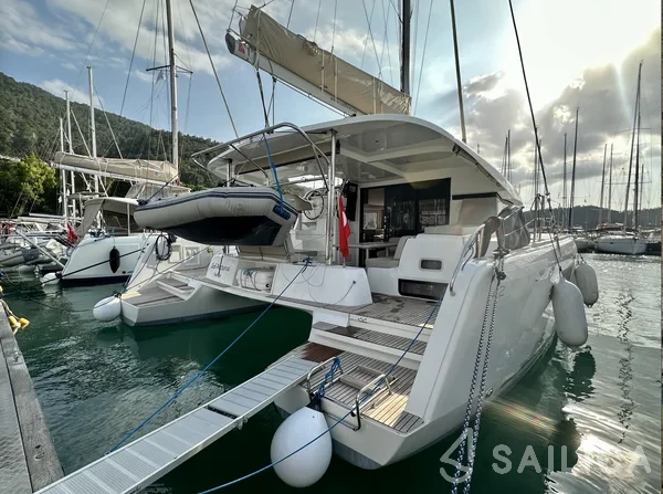Lagoon 42 - Yacht Charter Sailica