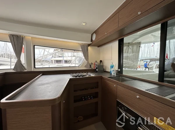 Lagoon 42 - Yacht Charter Sailica