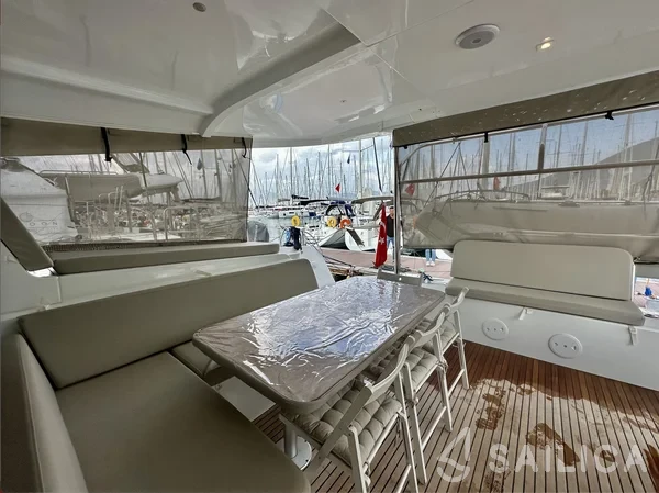 Lagoon 42 - Yacht Charter Sailica