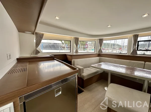 Lagoon 42 - Yacht Charter Sailica