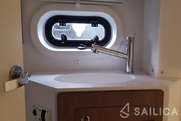 Bali 4.2 - Yacht Charter Sailica