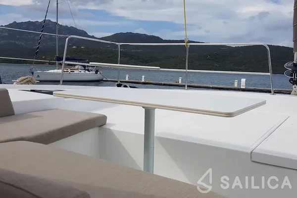 Bali 4.2 - Yacht Charter Sailica