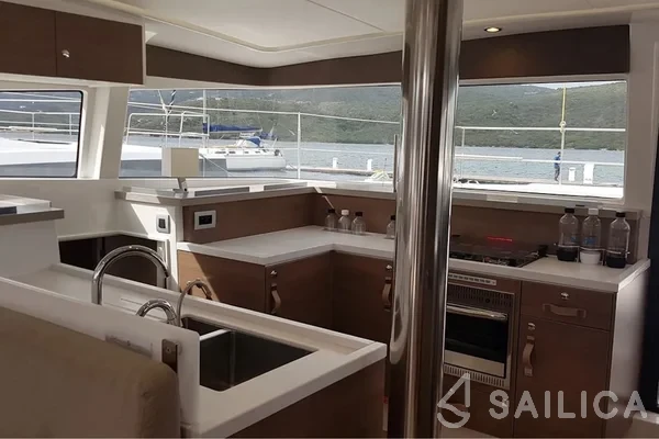 Bali 4.2 - Yacht Charter Sailica