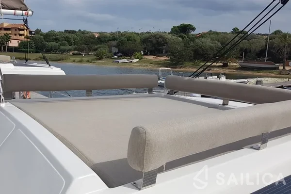 Bali 4.2 - Yacht Charter Sailica
