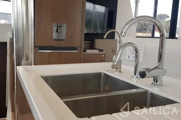 Bali 4.2 - Yacht Charter Sailica