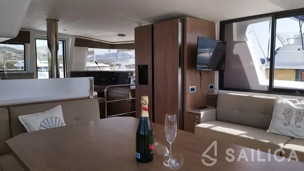 Bali 4.4 - Yacht Charter Sailica