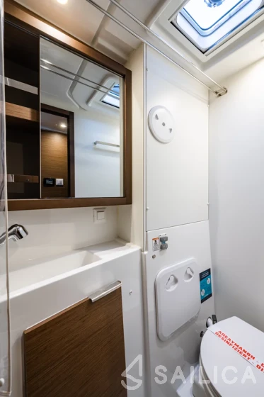 Lagoon 40 - Yacht Charter Sailica