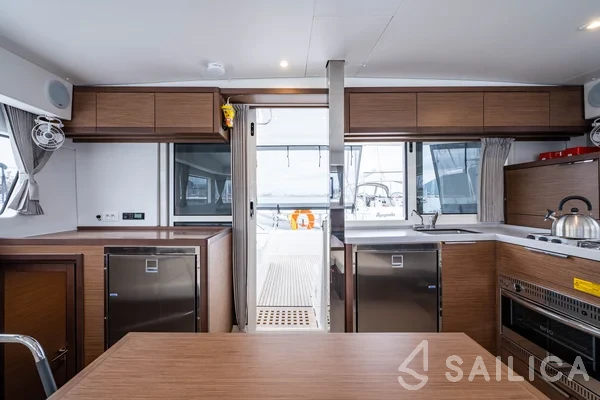 Lagoon 40 - Yacht Charter Sailica