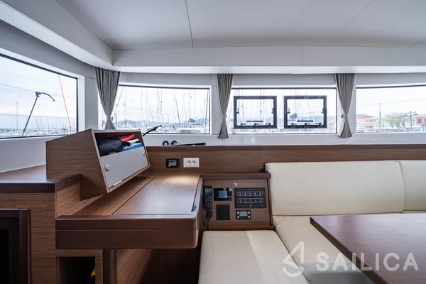 Lagoon 40 - Yacht Charter Sailica