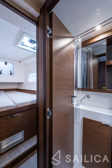 Lagoon 40 - Yacht Charter Sailica
