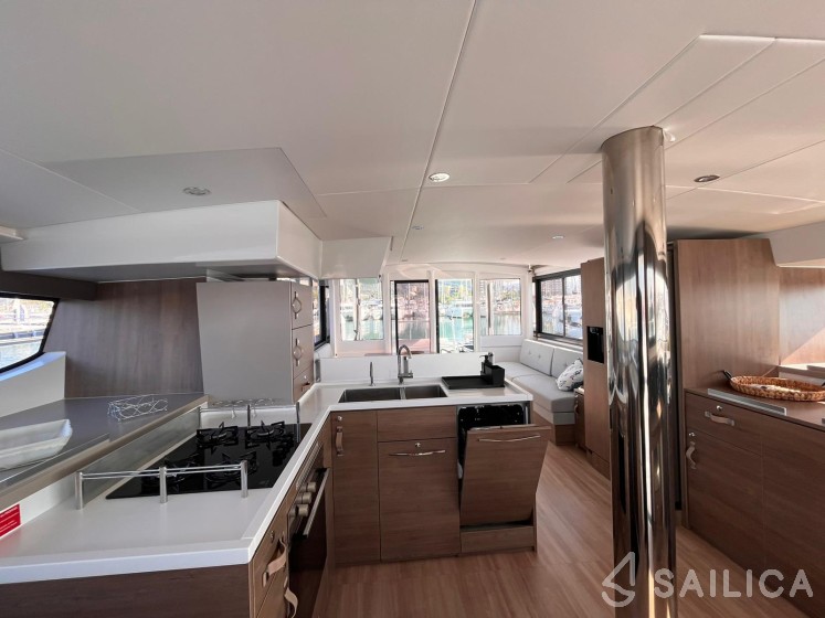 Bali 4.8  - Yacht Charter Sailica