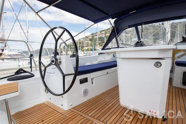 Oceanis 40.1 - Yacht Charter Sailica