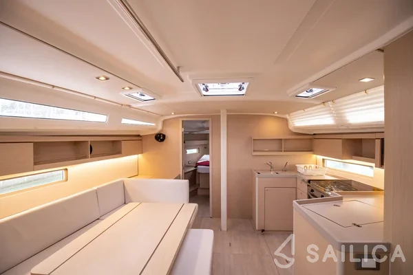 Oceanis 40.1 - Yacht Charter Sailica