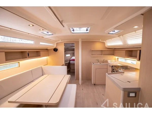 Oceanis 40.1 - Yacht Charter Sailica