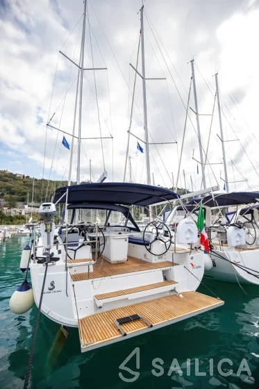 Oceanis 40.1 - Yacht Charter Sailica