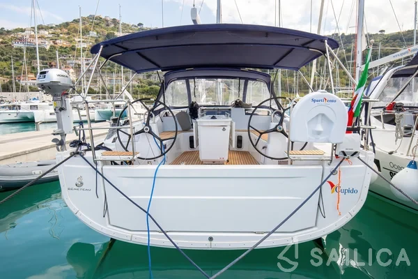 Oceanis 40.1 - Yacht Charter Sailica
