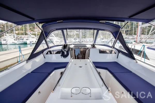 Oceanis 40.1 - Yacht Charter Sailica