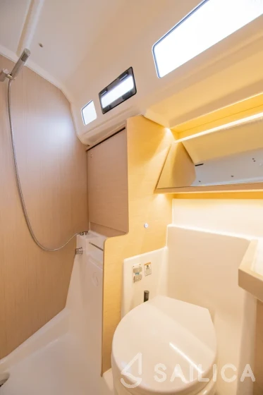 Oceanis 40.1 - Yacht Charter Sailica