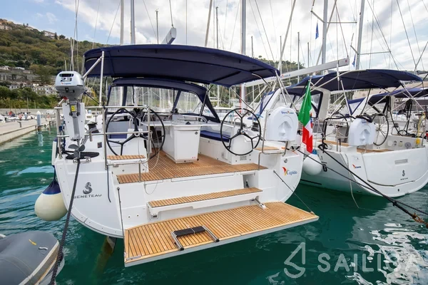 Oceanis 40.1 - Yacht Charter Sailica