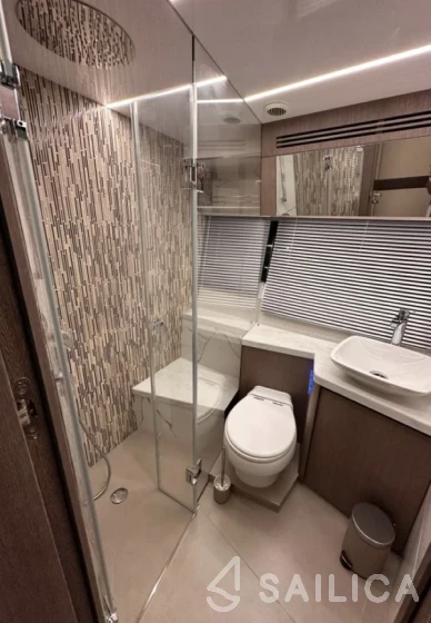 Galeon 680 Fly - Yacht Charter Sailica