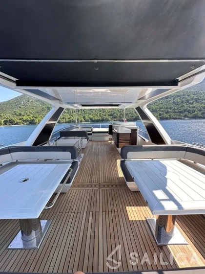 Galeon 680 Fly - Yacht Charter Sailica