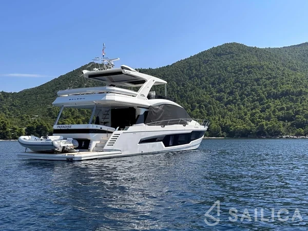 Galeon 680 Fly - Yacht Charter Sailica