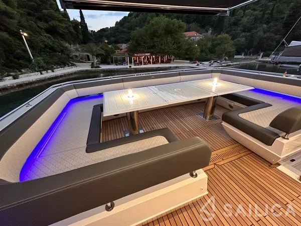 Galeon 680 Fly - Yacht Charter Sailica