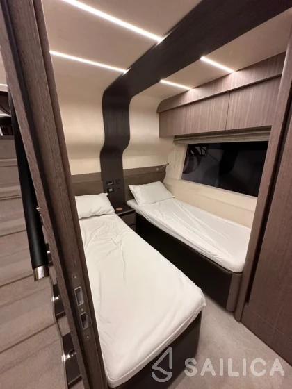 Galeon 680 Fly - Yacht Charter Sailica