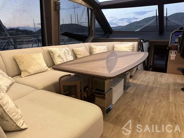 Galeon 680 Fly - Yacht Charter Sailica