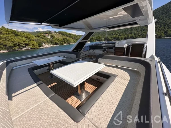 Galeon 680 Fly - Yacht Charter Sailica