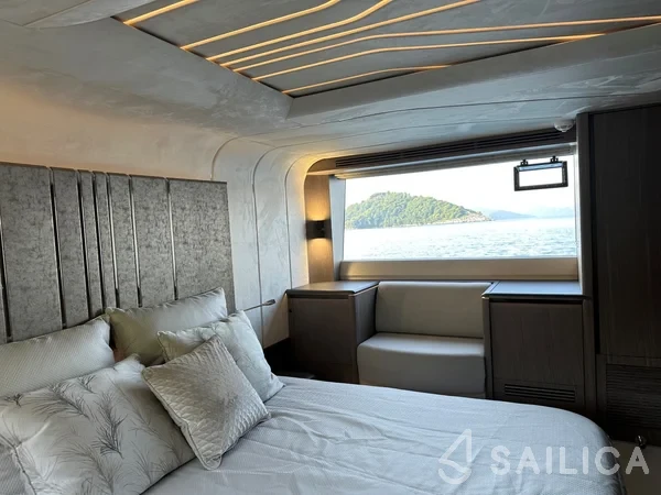 Galeon 680 Fly - Yacht Charter Sailica