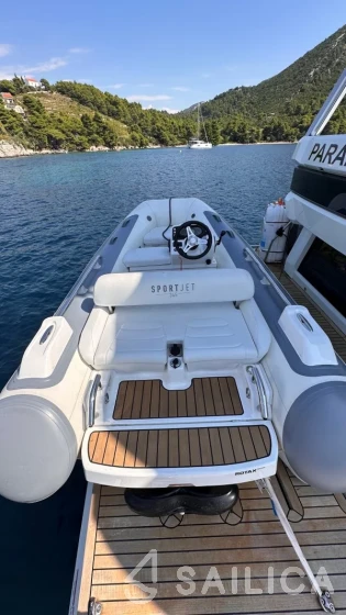 Galeon 680 Fly - Yacht Charter Sailica