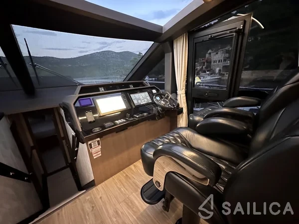 Galeon 680 Fly - Yacht Charter Sailica