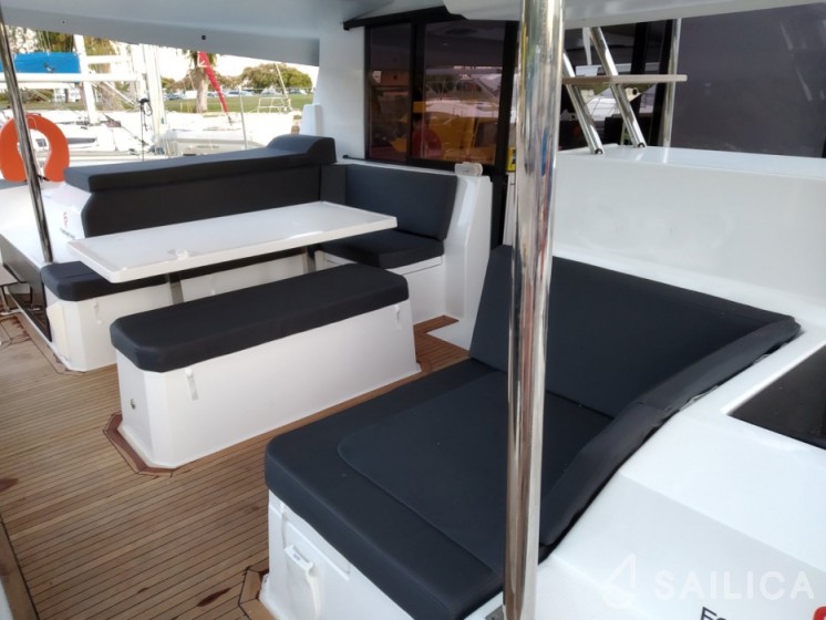 Astréa 42 - Yacht Charter Sailica