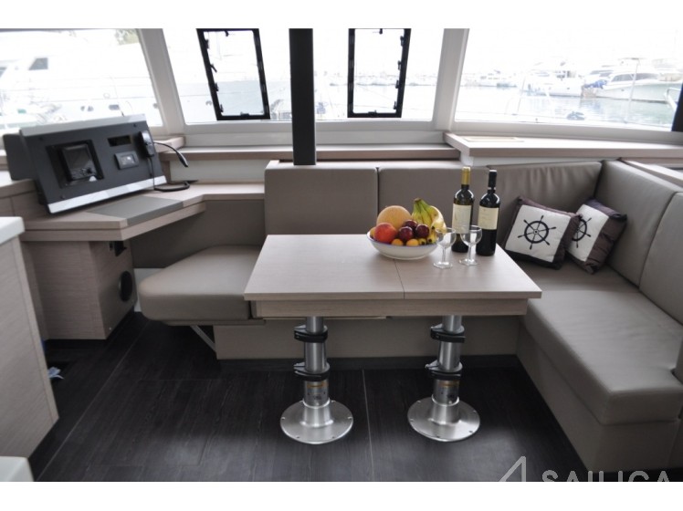 Astréa 42 - Yacht Charter Sailica