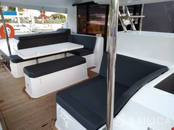 Astréa 42 - Yacht Charter Sailica