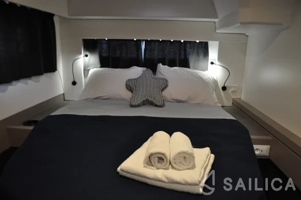 Astréa 42 - Yacht Charter Sailica