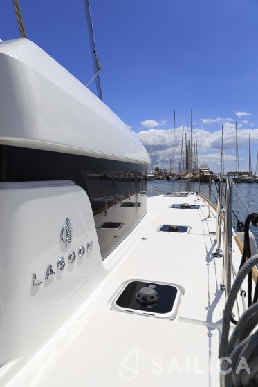 Lagoon 40 - Yacht Charter Sailica