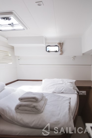 Lagoon 40 - Yacht Charter Sailica