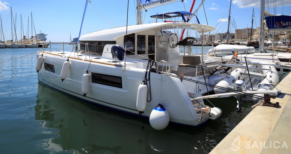 Lagoon 40 - Yacht Charter Sailica